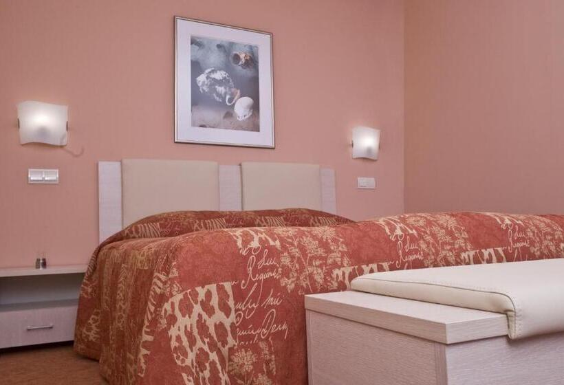 주니어 스위트 도시 전망, Neven