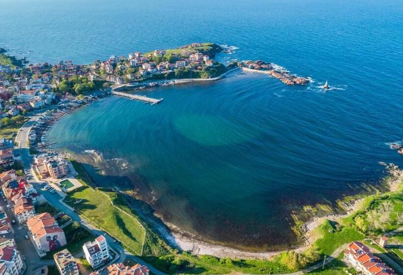 Полулюкс Вид на Город, Neven