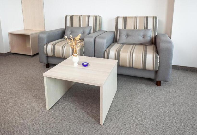 주니어 스위트 바다 전망, Neven