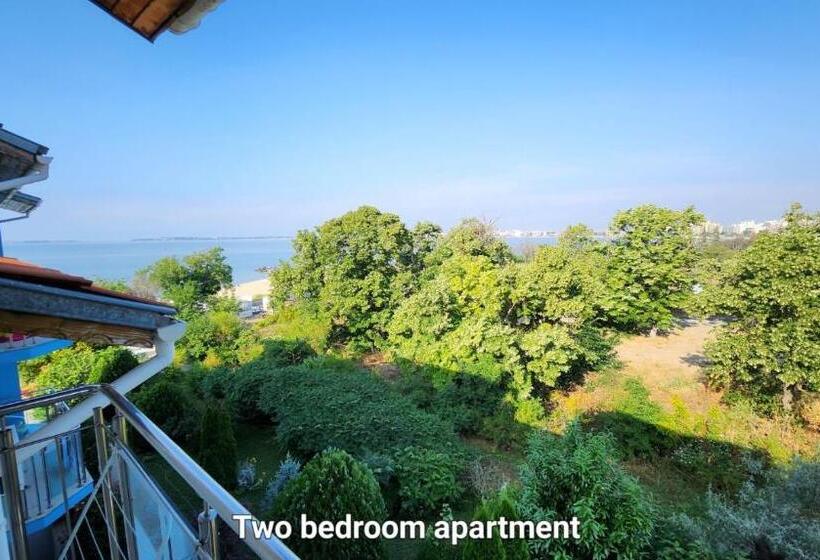 Апартаменты 2 Спальни Боковой Вид на Море, Nushev