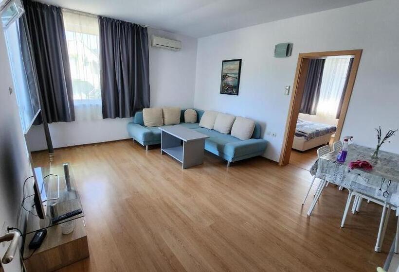 Апартаменты 2 Спальни Боковой Вид на Море, Nushev