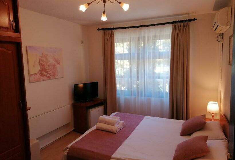 اتاق استاندارد, Petkov Family