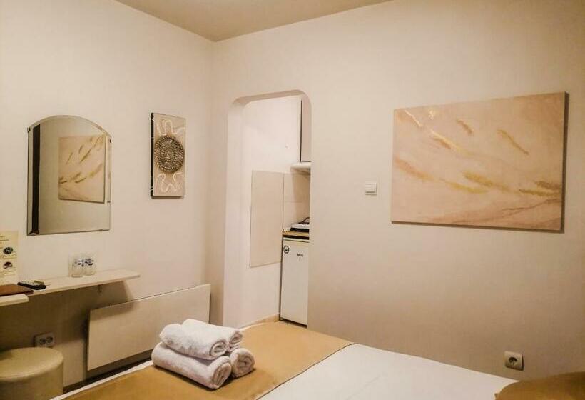 استودیوی استاندارد, Petkov Family