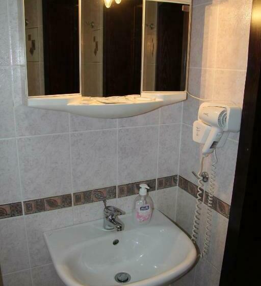 اتاق استاندارد, Petkov Family