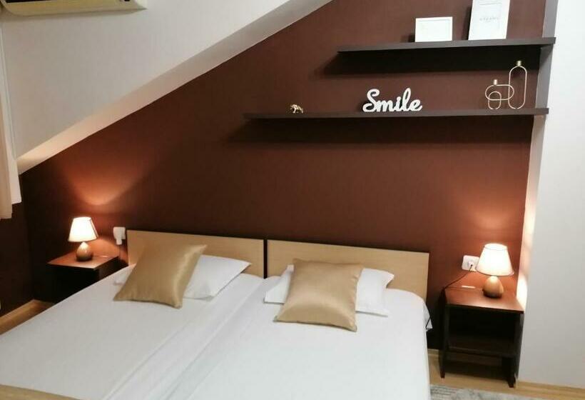 اتاق استاندارد, Petkov Family