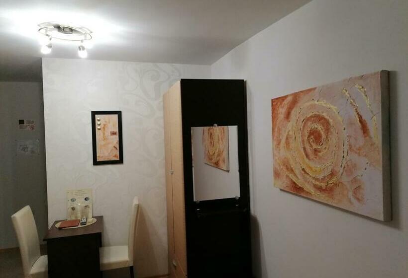 اتاق استاندارد, Petkov Family