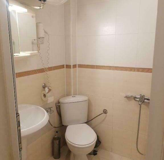 استودیوی استاندارد, Petkov Family