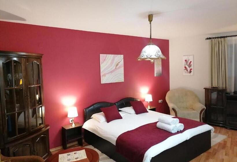 استودیوی سوپریور, Petkov Family