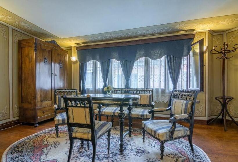 스탠다드 룸, Old Legends