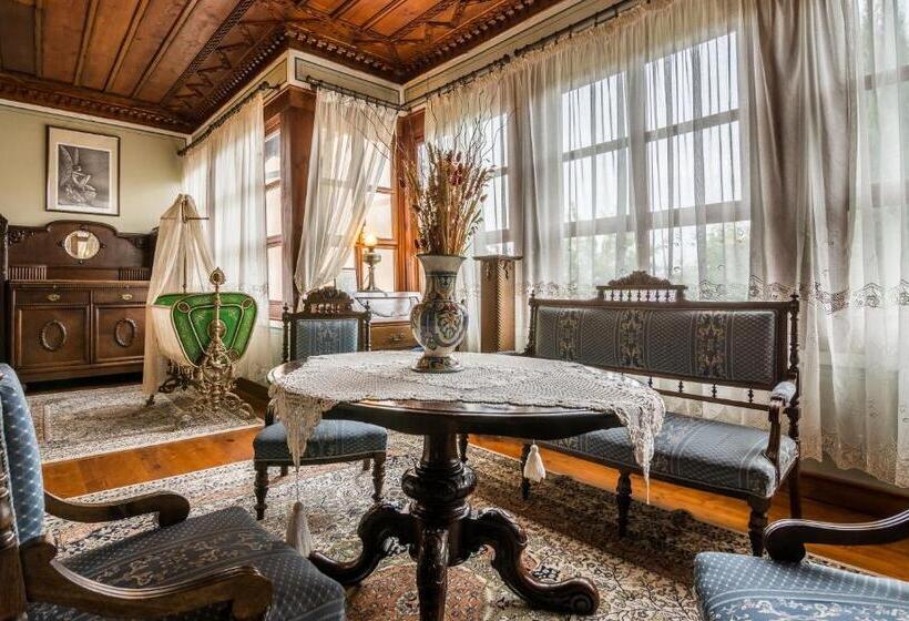 침실 2개 아파트, Old Legends