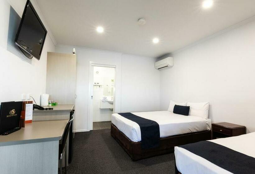 Economy Triple Room, Settlers