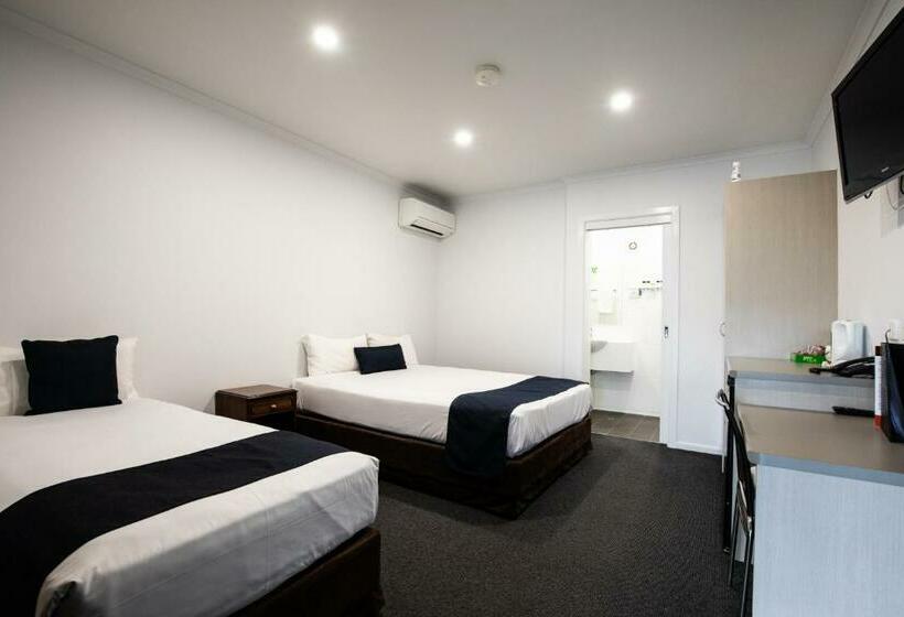 Economy Triple Room, Settlers