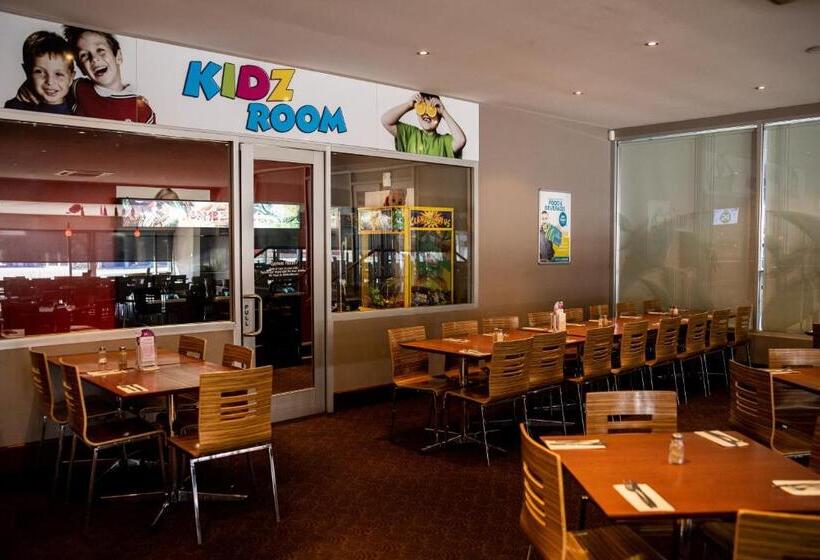 بنگله خانوادگی, Settlers