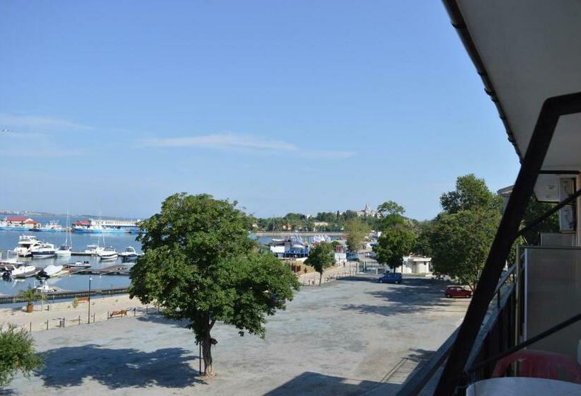 オーシャンビュースタンダードルームバルコニー付き, Sozopol