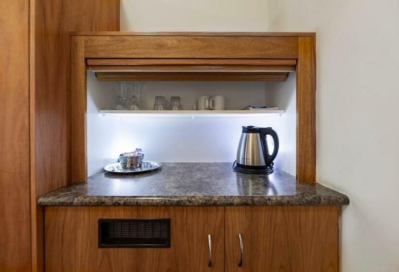 اتاق لوکس, Roma Explorers Inn