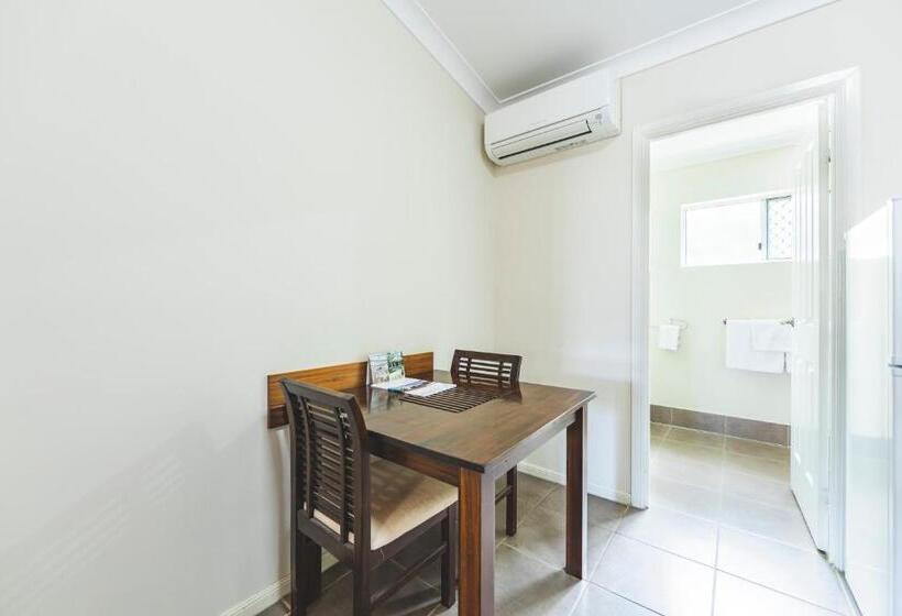 استودیوی استاندارد, Roma Explorers Inn