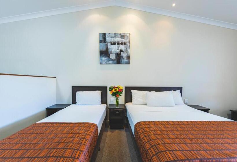 استودیوی استاندارد, Roma Explorers Inn