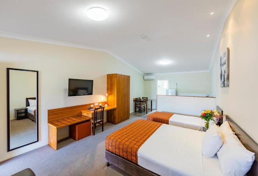 استودیوی استاندارد, Roma Explorers Inn