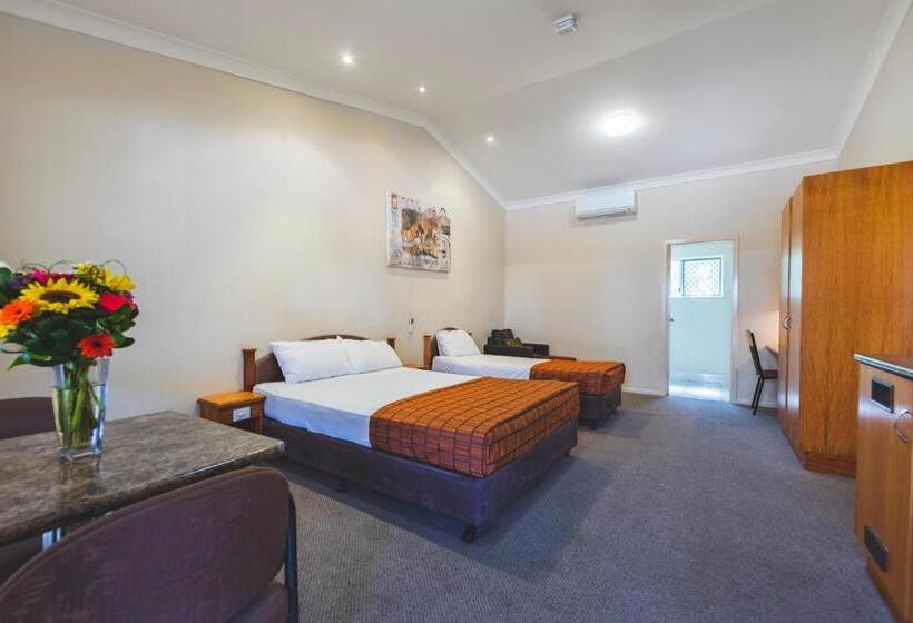 اتاق خانوادگی, Roma Explorers Inn