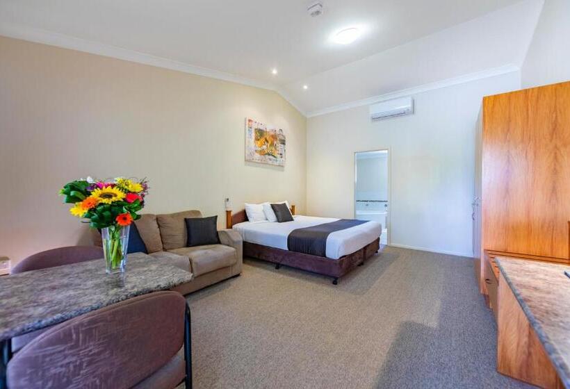 سوئیت اجرایی با تخت کینگ, Roma Explorers Inn