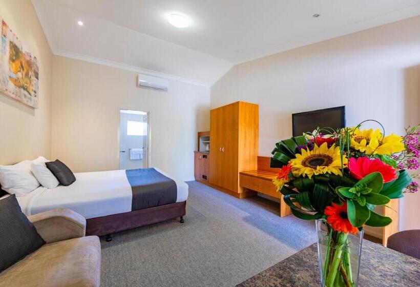 سوئیت اجرایی با تخت کینگ, Roma Explorers Inn