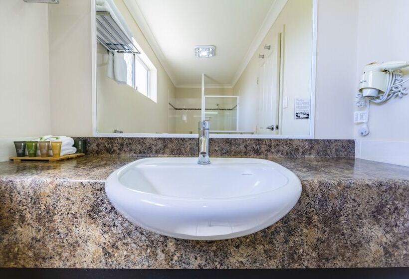 اتاق لوکس, Roma Explorers Inn