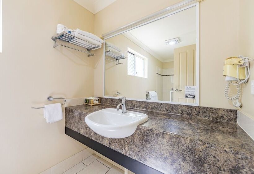 اتاق خانوادگی, Roma Explorers Inn