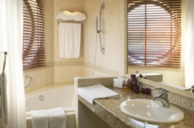 جناح جونيور, Park Hotel Green Europe