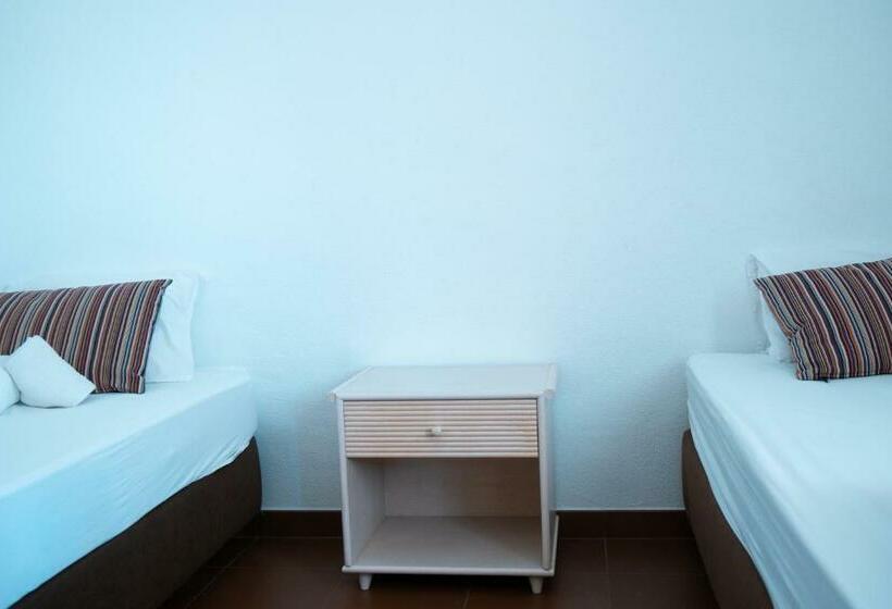 اتاق استاندارد با سرویس بهداشتی مشترک, Wax Hostel