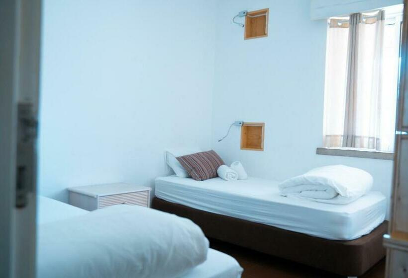 Quarto Estandar Banheiro Compartilhado, Wax Hostel