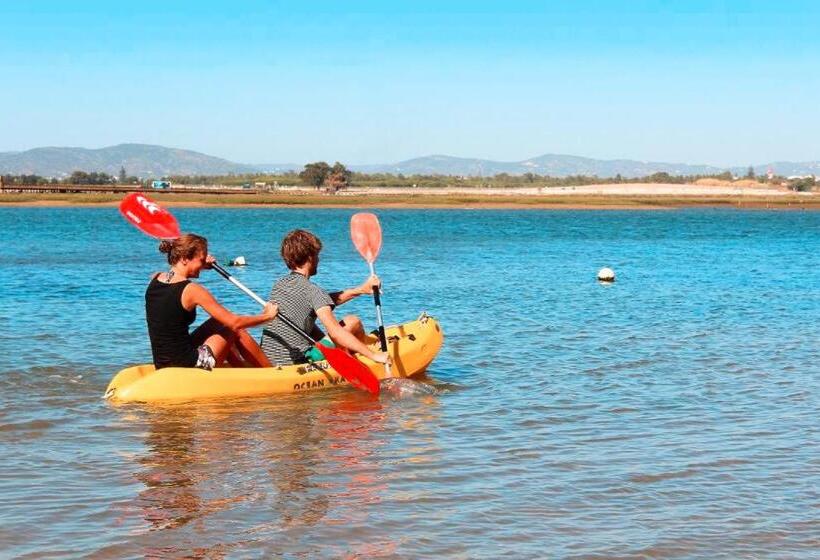 اتاق استاندارد با سرویس بهداشتی مشترک, Wax Hostel