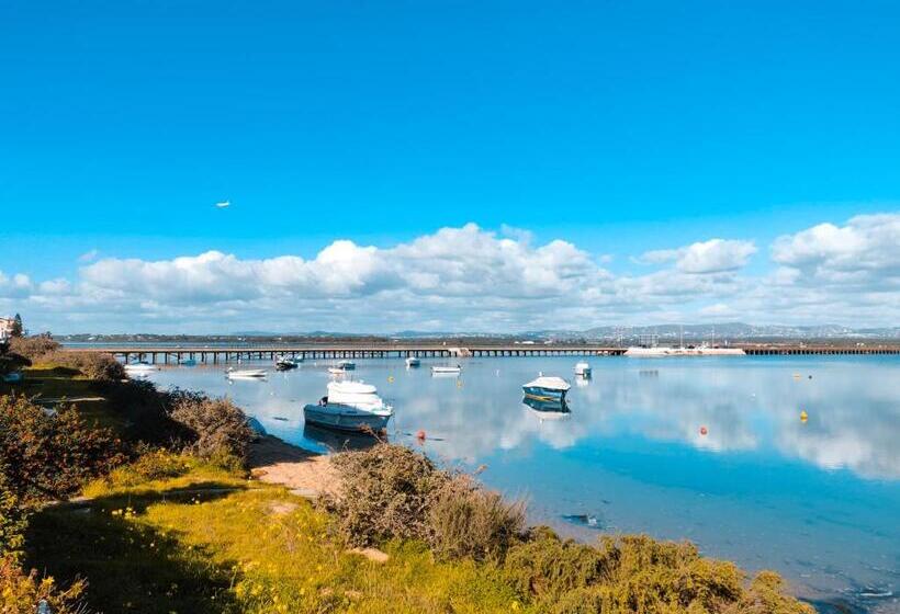 اتاق استاندارد با سرویس بهداشتی مشترک, Wax Hostel