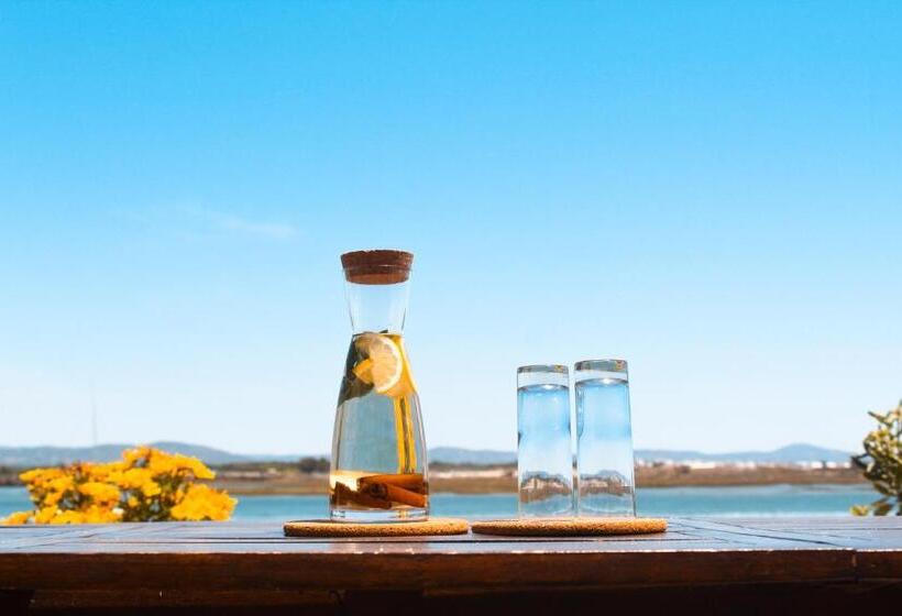 اتاق استاندارد با سرویس بهداشتی مشترک, Wax Hostel