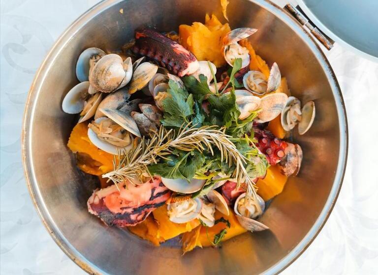 اتاق استاندارد با سرویس بهداشتی مشترک, Wax Hostel