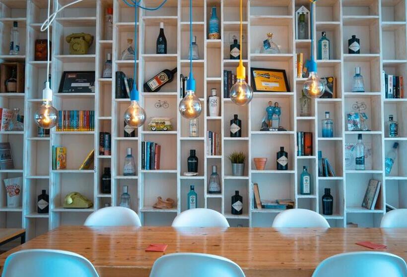 Quarto Estandar Banheiro Compartilhado, Wax Hostel