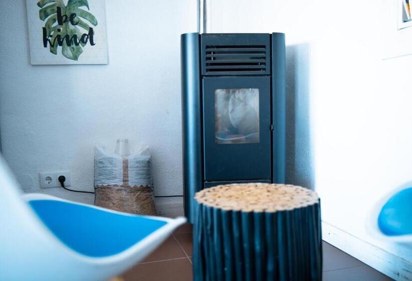 اتاق استاندارد چهار تخته, Wax Hostel