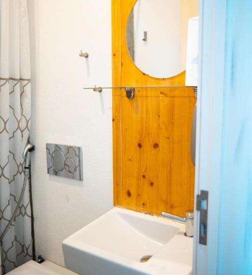 اتاق استاندارد چهار تخته, Wax Hostel