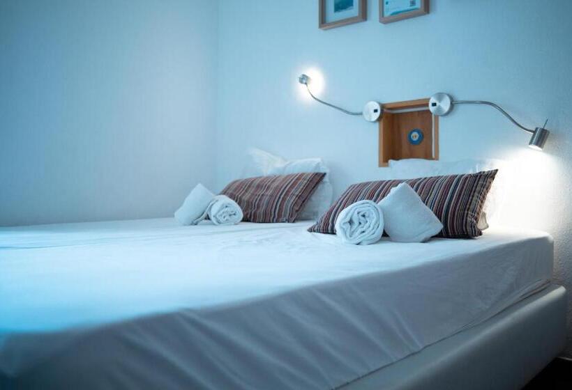 اتاق استاندارد چهار تخته, Wax Hostel