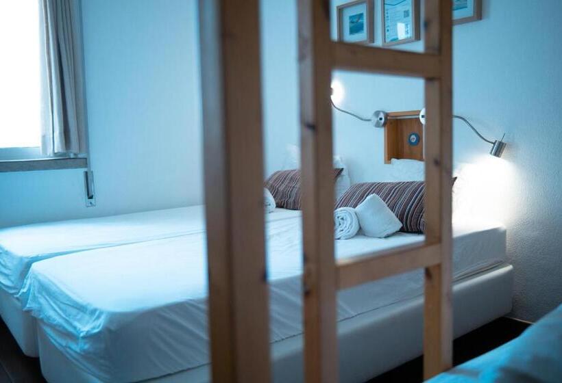 اتاق استاندارد چهار تخته, Wax Hostel