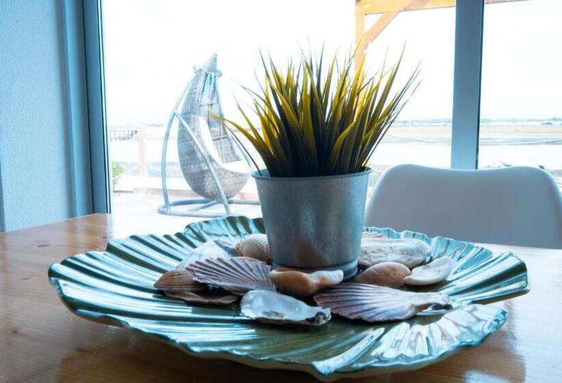 اتاق استاندارد با سرویس بهداشتی مشترک, Wax Hostel