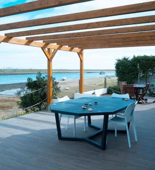 اتاق استاندارد با سرویس بهداشتی مشترک, Wax Hostel