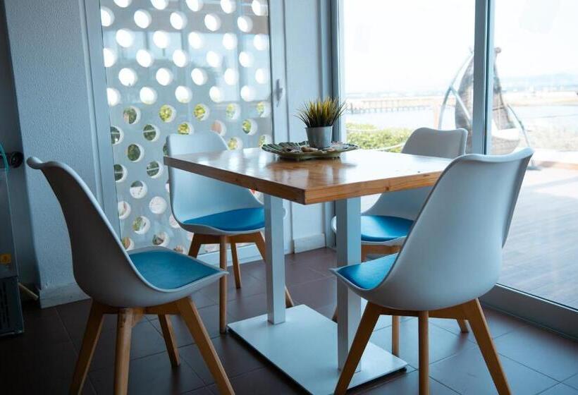 اتاق استاندارد با سرویس بهداشتی مشترک, Wax Hostel