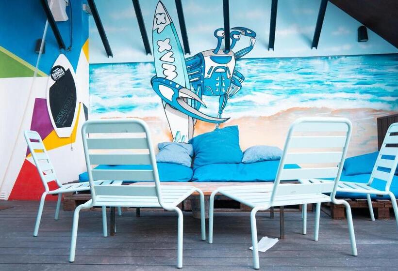 اتاق استاندارد چهار تخته, Wax Hostel