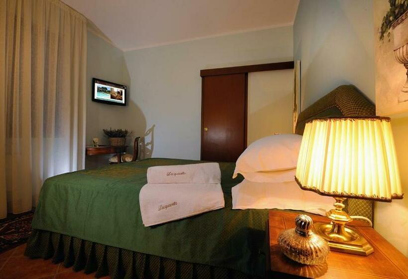 اتاق لوکس با بالکن, Agriturismo B&b L Acquacotta