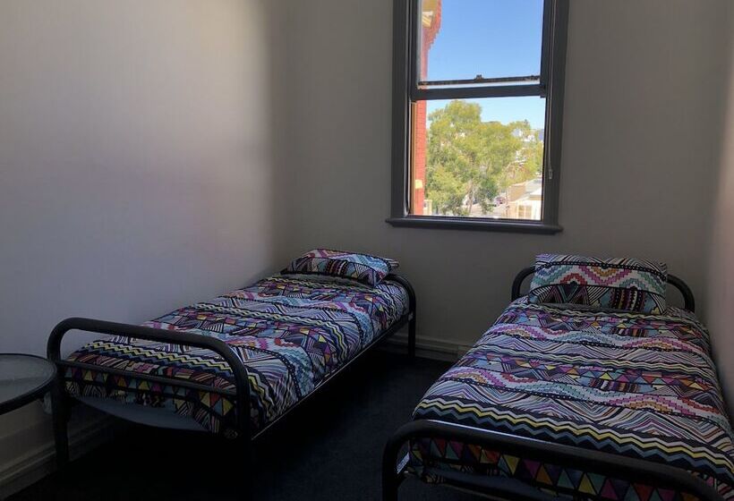 غرفة قياسية, Britannia On William