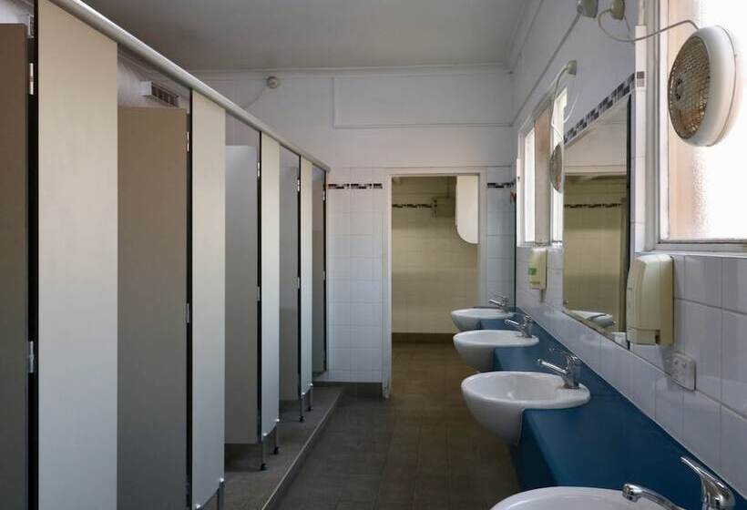 سرير فى غرفة مشتركه, Britannia On William