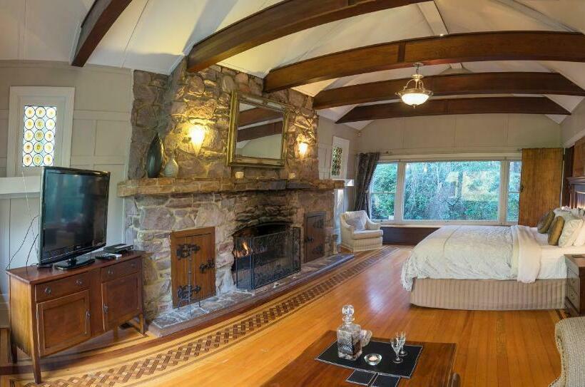 מיטת קינג בסוויטה, Arnica Views Summit Retreat