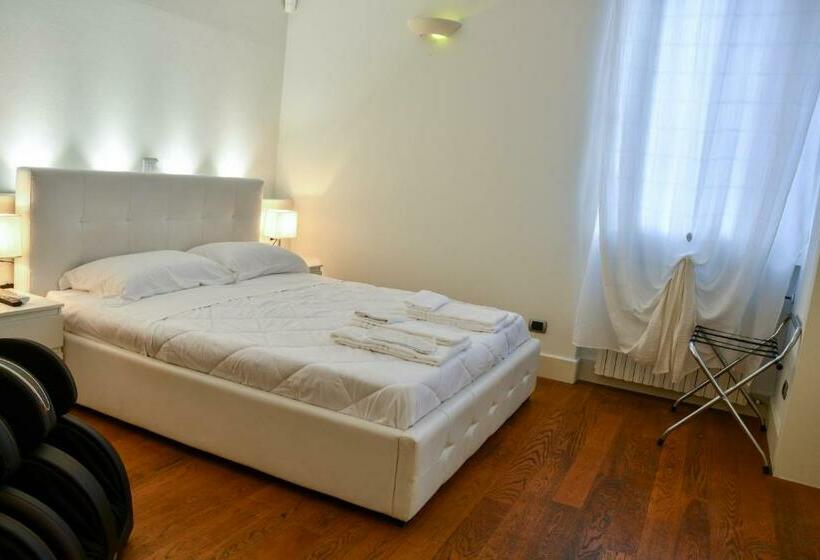 اتاق لوکس, Avanguardia Art Club