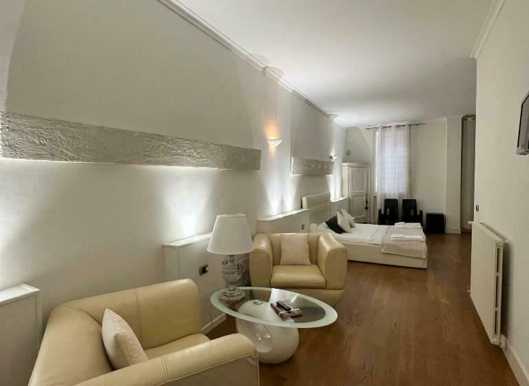 سوییت جونیور, Avanguardia Art Club