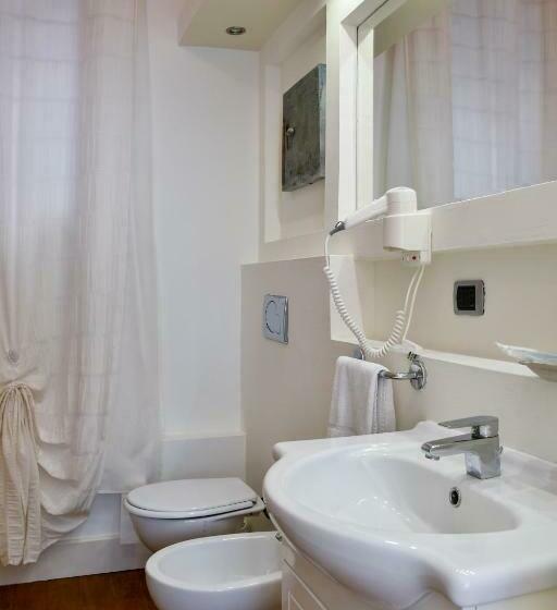 اتاق لوکس, Avanguardia Art Club